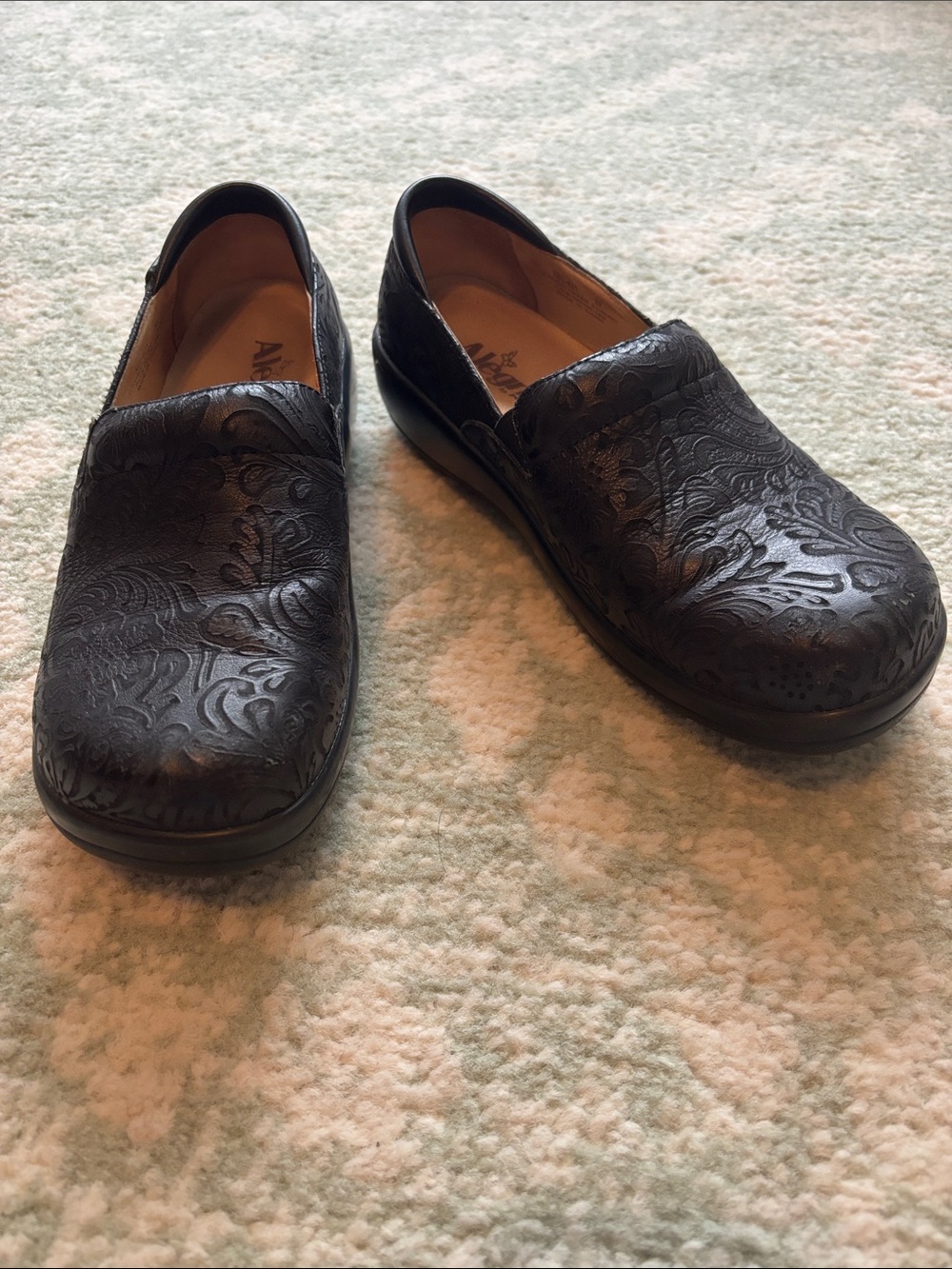 Algeria Embroidered Black Clogs